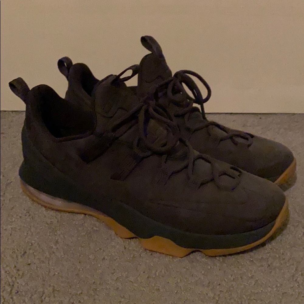 LeBron 13 PRM Low ‘Anthracite Gum’